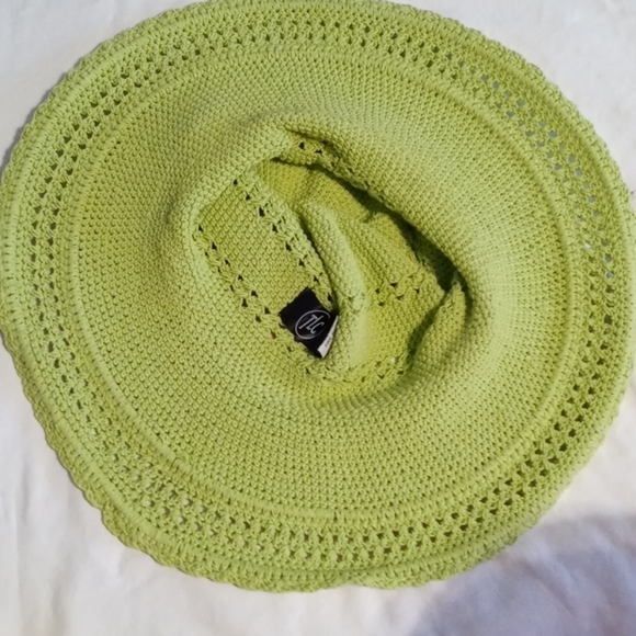 3 womens hats - Picture 7 of 7